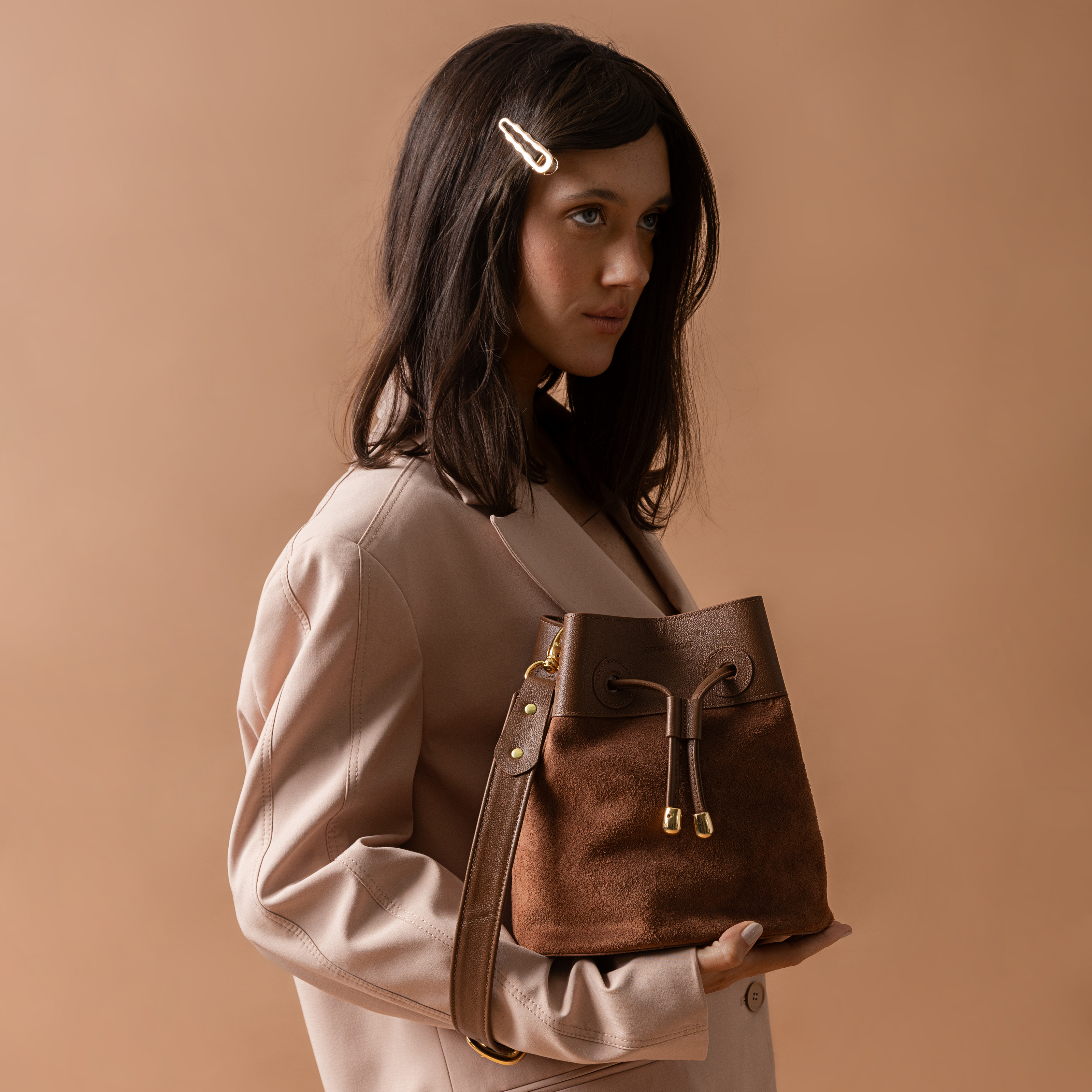 Bolsa 'Cora' Couro - Mocha Mousse